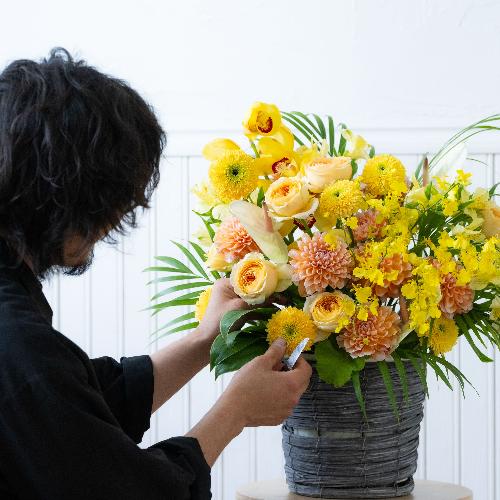 【お祝い花】プロにおまかせ 豪華アレンジメント「黄色・オレンジ系」2