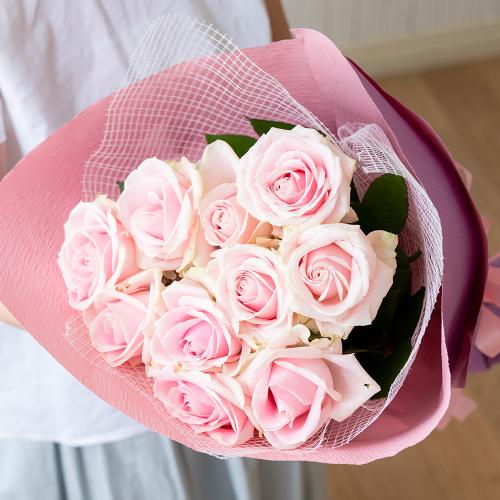  ピンクのバラのシンプルな花束4