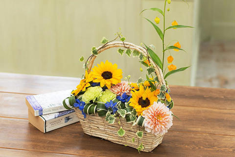 誕生日や父の日におすすめ！ひまわりアレンジメント「Sunflower Basket」