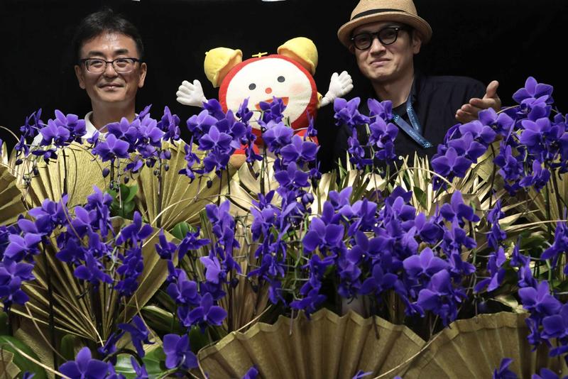 石原産業様と有孝フラワーデザイナー.jpg