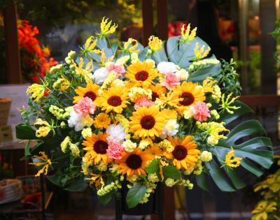 東京都千代田区の花屋 ｈａｎａｔｏｓｈｉ をご紹介 フラワーギフトはプロのお花屋さんにおまかせ フジテレビフラワーネット