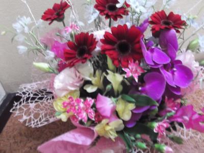 東京都中野区の花屋 有 ちどり生花店 をご紹介 フラワーギフトはプロのお花屋さんにおまかせ フジテレビフラワーネット 東京都中野区の花屋 有 ちどり生花店 をご紹介 フラワーギフトはプロのお花屋さんにおまかせ フジテレビフラワーネット