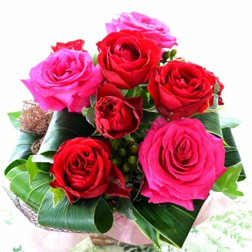 大人のアレンジメント Redelegance バラのフラワーアレンジメント 赤系 クリスマス 誕生日 結婚記念日 お祝い 花屋 株 川田生花店 のオリジナル商品 フラワーギフトはプロのお花屋さんにおまかせ フジテレビフラワーネット