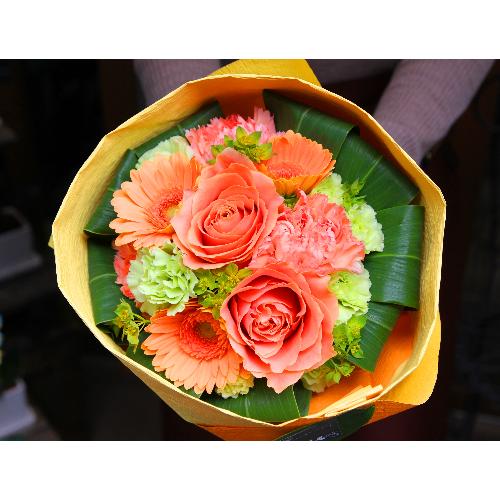 送別に明るい薔薇を贈る オレンジローズ ブーケm 花屋 ｈａｎａｔｏｓｈｉ のオリジナル商品 フラワーギフトはプロのお花屋さん におまかせ フジテレビフラワーネット