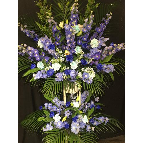 商品id 1417 スタンド花 ブルー系 2段 花屋 Clover Flower のオリジナル商品 フラワーギフトはプロのお花屋さんにおまかせ フジテレビフラワーネット