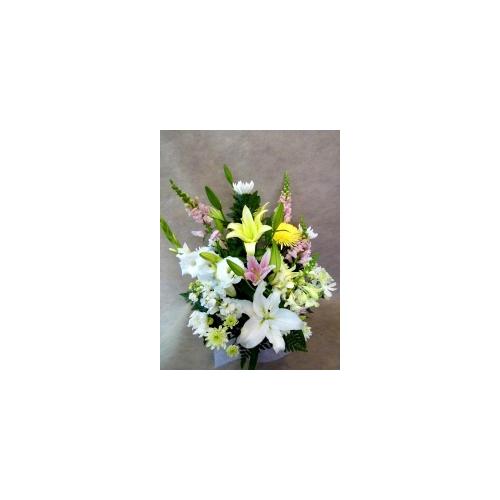 ユリ3色 和と洋のおしゃれマッチ 天国へのお供え 花屋 ａｓｔｉｎａ のオリジナル商品 フラワーギフトはプロのお花屋さんにおまかせ フジテレビフラワーネット
