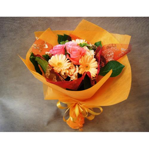 ちょうちょ付きおしゃれラッピングで包んだオレンジファンタジー 花屋 ａｓｔｉｎａ のオリジナル商品 フラワーギフトはプロのお花屋さんにおまかせ フジテレビフラワーネット