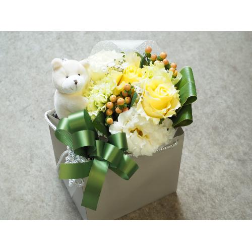 可愛いくまちやんとブーケ 花屋 フラワーショップスパイラル のオリジナル商品 フラワーギフトはプロのお花屋さんにおまかせ フジテレビフラワーネット