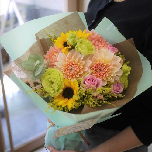 ダリアの花束 おまかせ 花屋 Apertio Floris アペルティオーフローリス のオリジナル商品 フラワーギフトはプロのお花屋さんにおまかせ フジテレビフラワーネット ダリアの花束 おまかせ 花屋 Apertio Floris アペルティオーフローリス のオリジナル商品 フラワーギフトはプロのお花屋さんにおまかせ フジテレビフラワーネット