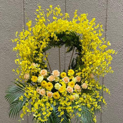 御祝 スタンド花 黄色系」| 花屋「（有）順花園」のオリジナル商品