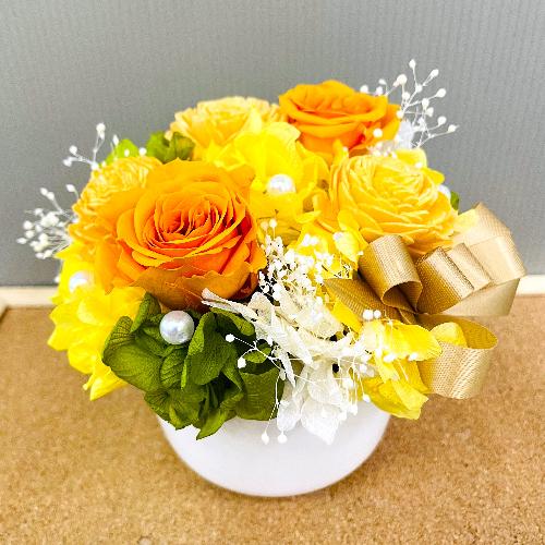 黄色オレンジ系、明るい色合いのアレンジメント。」| 花屋「ポピー」の