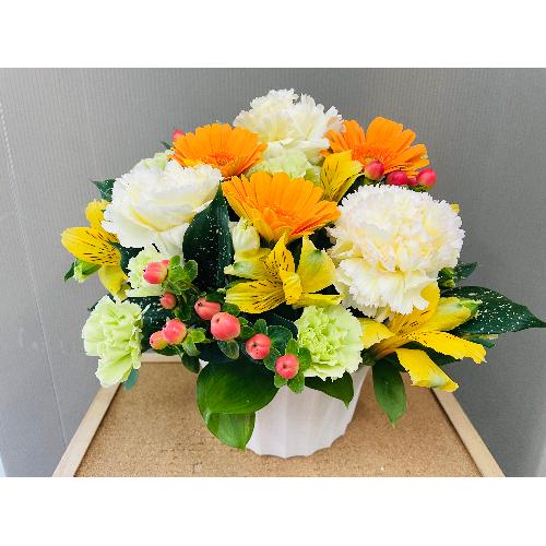 【　ポピーのウォールフラワー　】造花 花束 オレンジ・黄色・白のアレンジメント イエローオレンジ系の爽やかなアレンジメント」| 花屋「ポピー」の