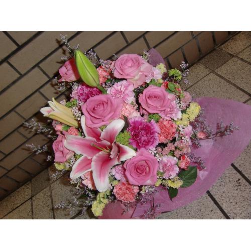 オリエンタルリリーと薔薇のアレンジメント 花屋 株 花 フィオーレ のオリジナル商品 フラワーギフトはプロのお花屋さんにおまかせ フジテレビフラワーネット オリエンタルリリーと薔薇のアレンジメント 花屋 株 花 フィオーレ のオリジナル商品 フラワーギフトはプロのお花屋さんにおまかせ フジテレビフラワーネット