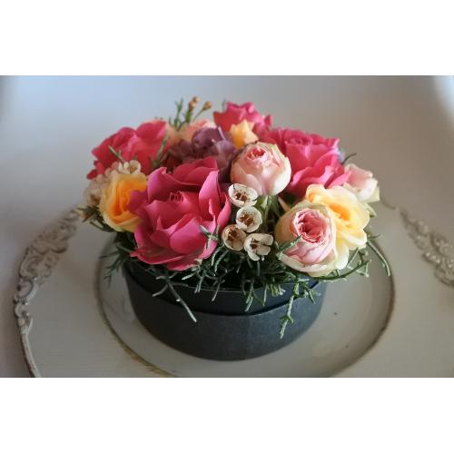 バレンタイン Boxケーキアレンジ 花屋 フラワー ギフト クレマチス のオリジナル商品 フラワーギフトはプロのお花屋さんにおまかせ フジテレビフラワーネット