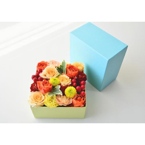 みずいろboxアレンジメント オレンジmix 花屋 有 花萌 のオリジナル商品 フラワーギフトはプロのお花屋さんにおまかせ フジテレビフラワーネット