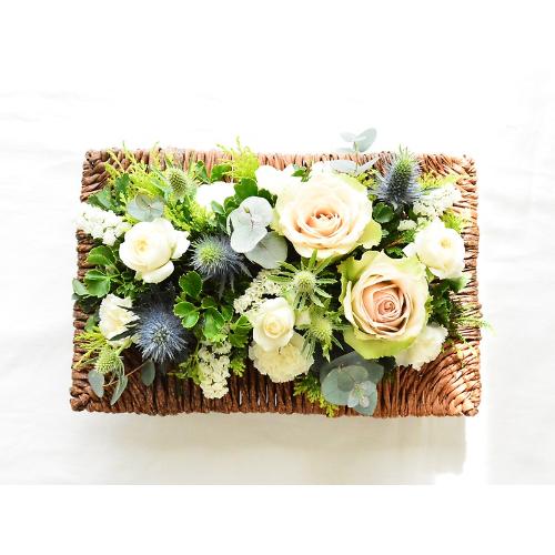 ナチュラルでシャビーなテーブルフレーム 花屋 有 花萌 のオリジナル商品 フラワーギフトはプロのお花屋さんにおまかせ フジテレビフラワーネット