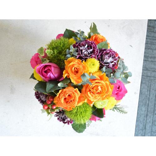 ビビッドカラーのMIXアレンジメント」| 花屋「（有）花萌」の
