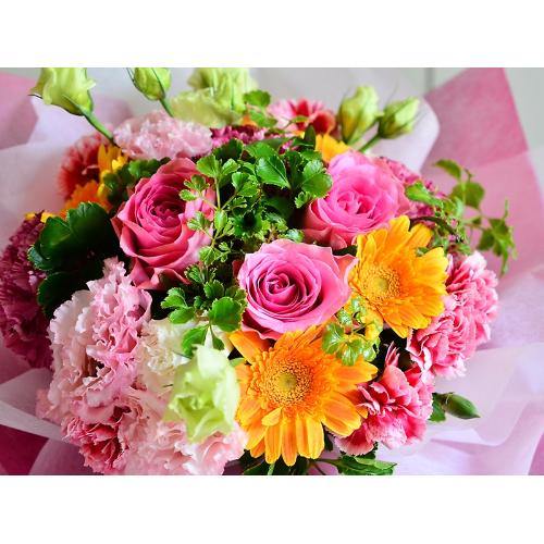 ピンクとオレンジのラウンドブーケ 花屋 有 花萌 のオリジナル商品 フラワーギフトはプロのお花屋さんにおまかせ フジテレビフラワーネット