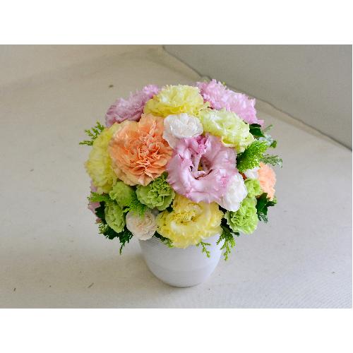 お供え花 癒やしの優しいパステルカラー 花屋 有 花萌 のオリジナル商品 フラワーギフトはプロのお花屋さんにおまかせ フジテレビフラワーネット