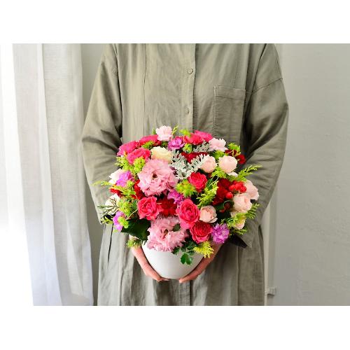 ガーデンに咲くピンクや赤のお花達」| 花屋「（有）花萌」のオリジナル 