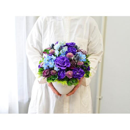 古希や喜寿、卒寿の御祝いに紫ブルービビッドアレンジ」| 花屋「（有