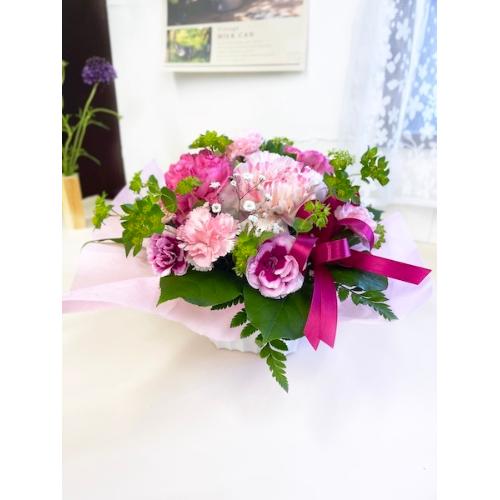 モダンスタイル フラワーアレンジメント モーブピンク カーネのピンク系アレンジメント 母の日」| 花屋「FlowerMarket