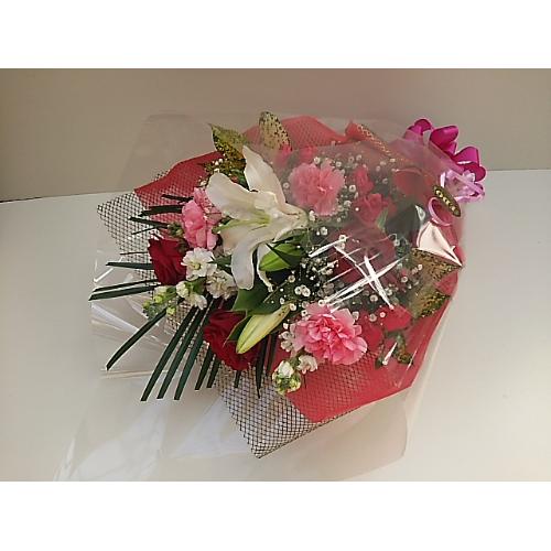 気品溢れる大輪ユリの花束 花屋 花はうす えど 園芸センターえど のオリジナル商品 フラワーギフトはプロのお花屋さんにおまかせ フジテレビフラワーネット