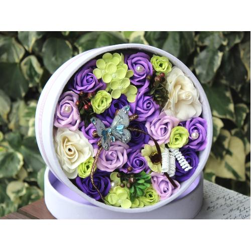 特別価格 エレガントbox 紫 蝶々が輝く 花屋 フローリスト萬 のオリジナル商品 フラワーギフトはプロのお花屋さんにおまかせ フジテレビフラワーネット 特別価格 エレガントbox 紫 蝶々が輝く 花屋 フローリスト萬 のオリジナル商品 フラワーギフトはプロのお花屋さんにおまかせ フジテレビフラワーネット