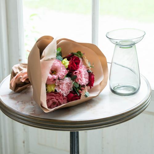 トップデザイナー Kakeru オリジナル バラのブーケ Kinto花瓶セット ロゼ 花屋 フジテレビフラワーネット のオリジナル商品 フラワーギフトはプロのお花屋さんにおまかせ フジテレビフラワーネット