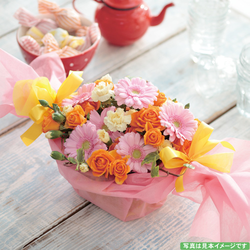 バラとガーベラのキャンディーアレンジ フラワーギフトはプロのお花屋さんにおまかせ フジテレビフラワーネット