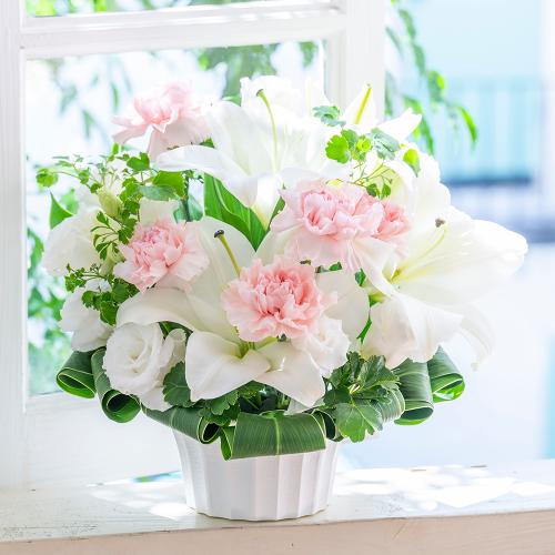 お悔みアレンジメント ユリとトルコギキョウの優しい心 フラワーギフトはプロのお花屋さんにおまかせ フジテレビフラワーネット