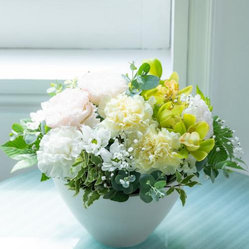 お悔やみ お供えの花 おまかせ アレンジメント 淡い色入り 5 500円 フラワーギフトはプロのお花屋さんにおまかせ フジテレビフラワーネット お悔やみ お供えの花 おまかせ アレンジメント 淡い色入り 5 500円 フラワーギフトはプロのお花屋さんにおまかせ フジテレビフラワーネット