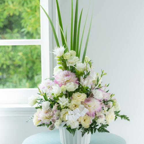 お悔やみ お供えの花 おまかせ アレンジ 淡い色入り 11 000円 フラワーギフトはプロのお花屋さんにおまかせ フジテレビフラワーネット お悔やみ お供えの花 おまかせ アレンジ 淡い色入り 11 000円 フラワーギフトはプロのお花屋さんにおまかせ フジテレビフラワーネット