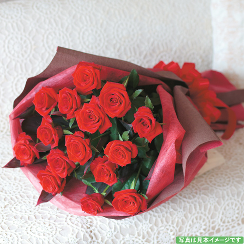 赤バラ 15本 のスタイリッシュブーケ フラワーギフトはプロのお花屋さんにおまかせ フジテレビフラワーネット