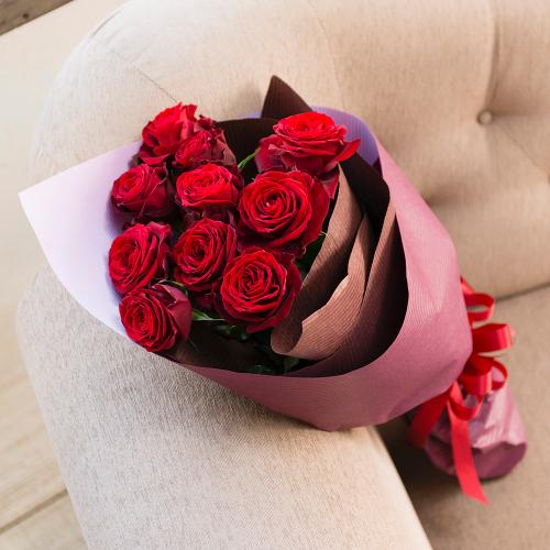 赤バラのシックな花束 フラワーギフトはプロのお花屋さんにおまかせ フジテレビフラワーネット