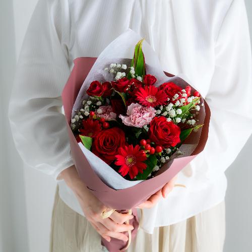 お祝い花】プロにおまかせ ブーケ「赤系」5,500円」 | フラワー